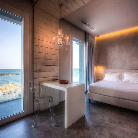 Bell מלון בלריה-איגאה מרינה